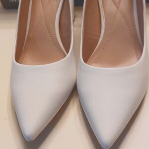 White faux leather shoes size 8, 3 inch heels, stepflex inner soles. Gently worn